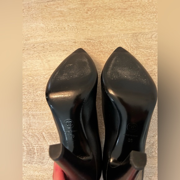 Chanel Black Calf Leather Heels with Patent Leather Toe - Picture 6 of 7